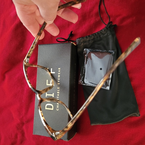 DIFF blue light glasses - Picture 2 of 3